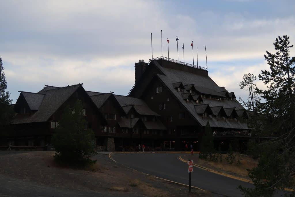 Old Faithful Inn: Yellowstone National Park Accommodations