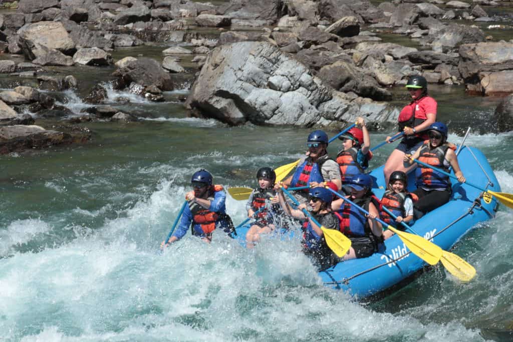 what to wear for white water rafting
